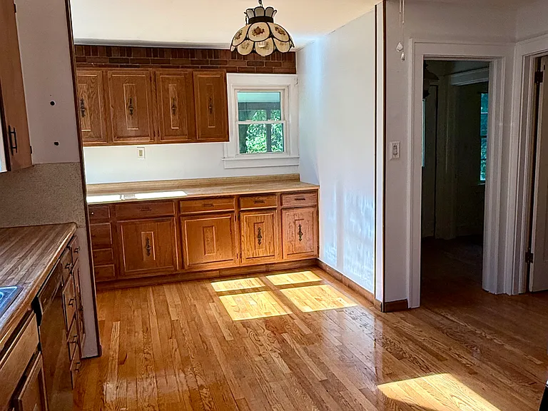 232 Riverside Dr — Photo 23