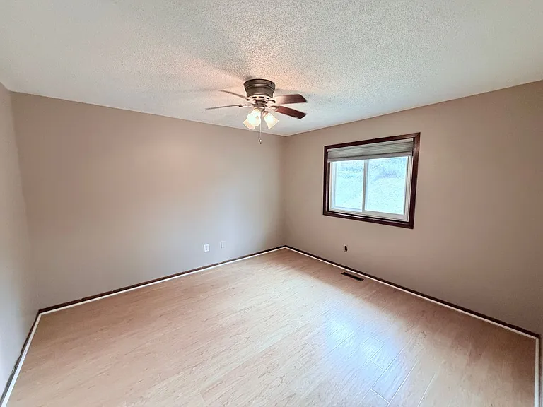 1707 Hallmark Ave N — Photo 10