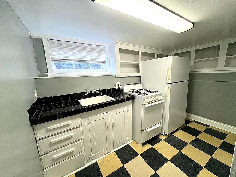 New York Apartments — Photo 13