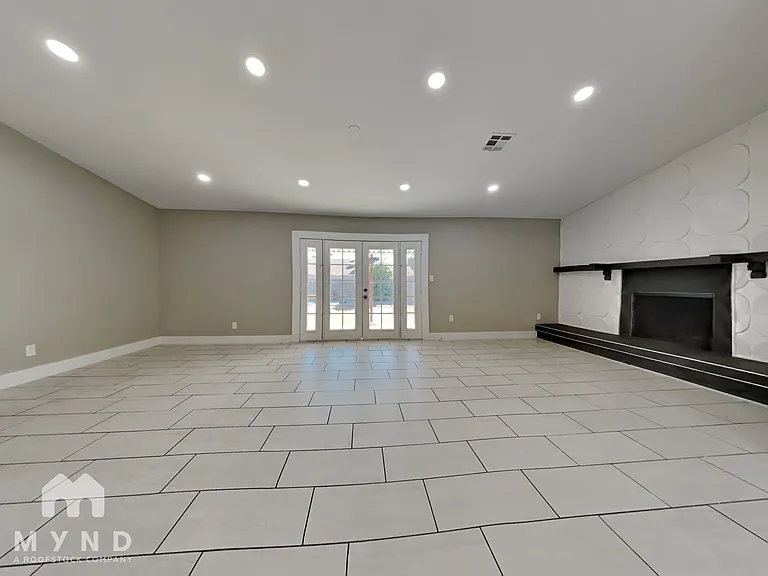 227 W Kerry Ln — Photo 6