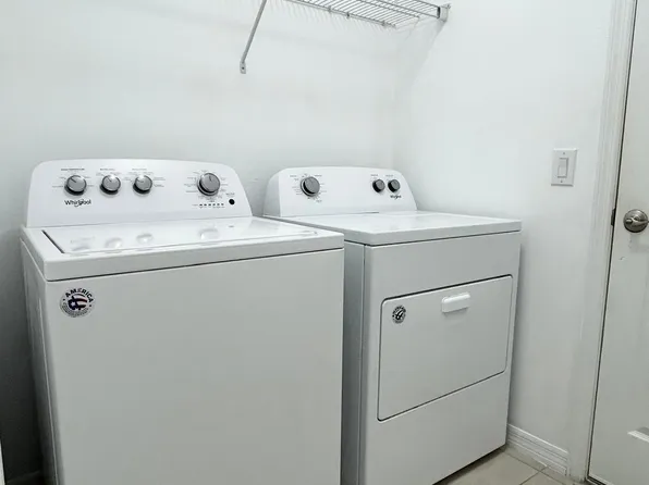 2715 Merida Ln, Cape Coral, FL 33909