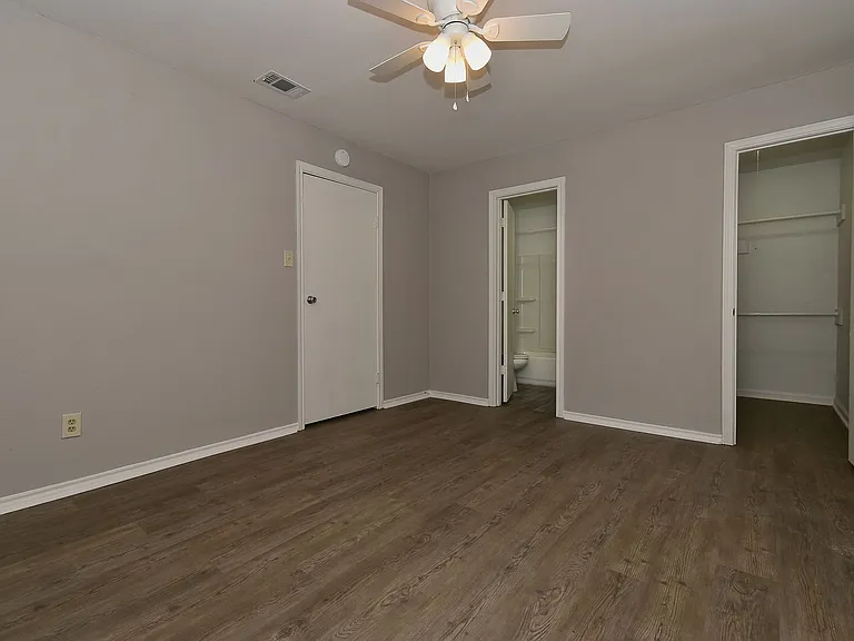 4008 Templeton St — Photo 19