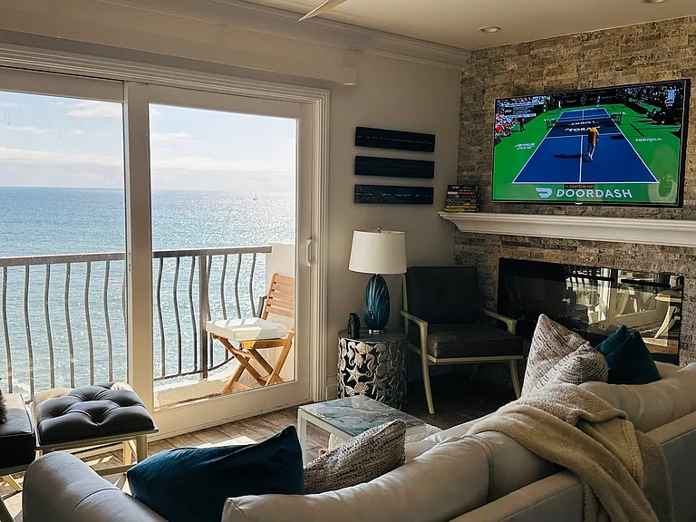 Always a peaceful view whether you are daydreaming, watching the television or reading a book. The sound of the waves is soothing!