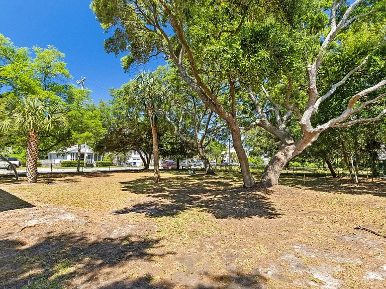 2250 Myrtle Ave — Photo 37