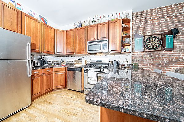 1st image of 300 E 5th St #4/5