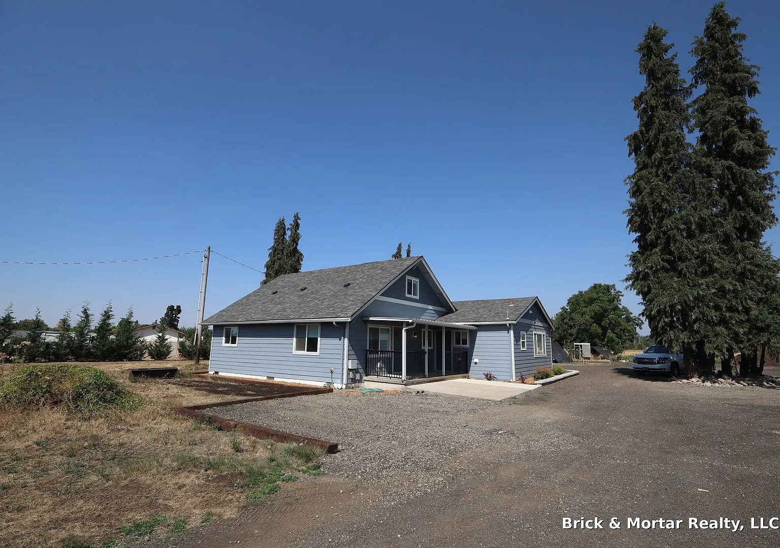2 Bedroom (Additional Room may be used as a 3rd bedroom) - 2.5 Bathroom Home in Aumsville, OR — Photo 2
