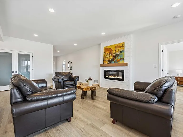 640 Sweetbay Cres — Photo 9