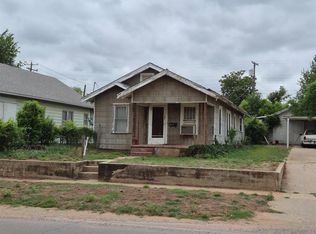 404 N 6th St, Clinton, OK 73601