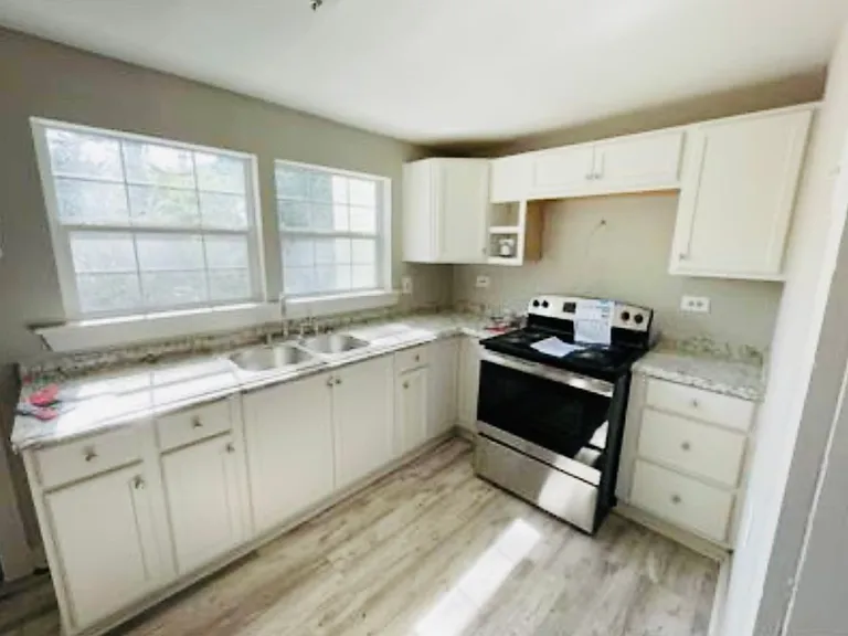 3324 Hollywood St — Photo 3