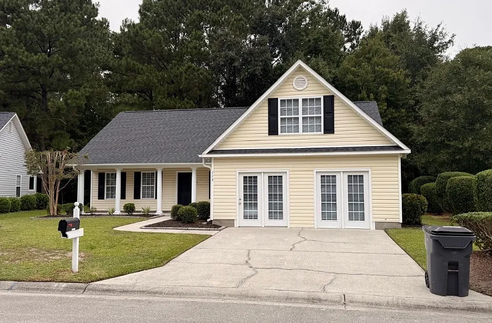 119 Woodford Rd NE