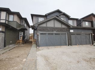 6326 27th Ave SW, Edmonton, AB T6L3X3