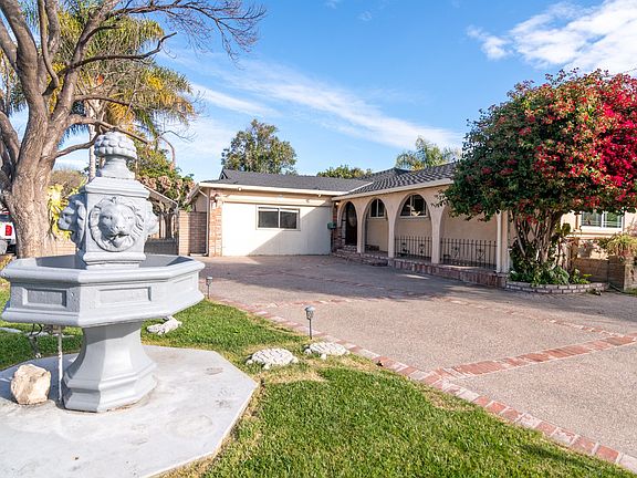 2nd image of 2893 Cabrillo Ave