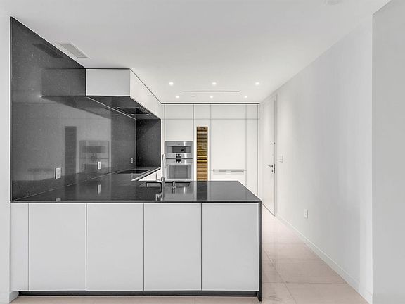 2nd image of 300 Biscayne Boulevard Way Unit 1509