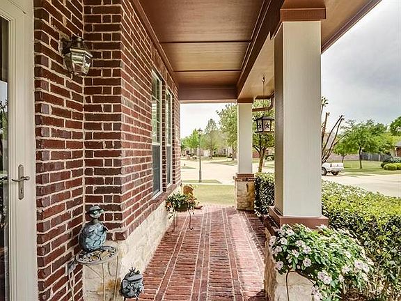 3rd image of 8524 Robertson Dr