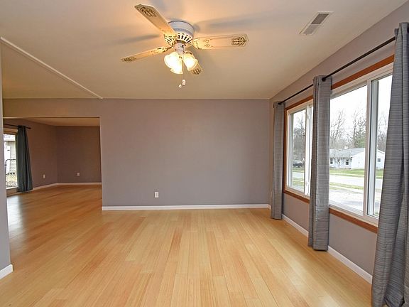 3rd image of 511 Mohican Dr