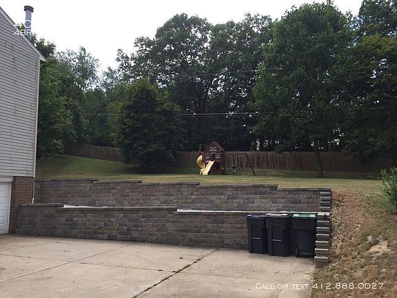 3rd image of 402 Summit Ct