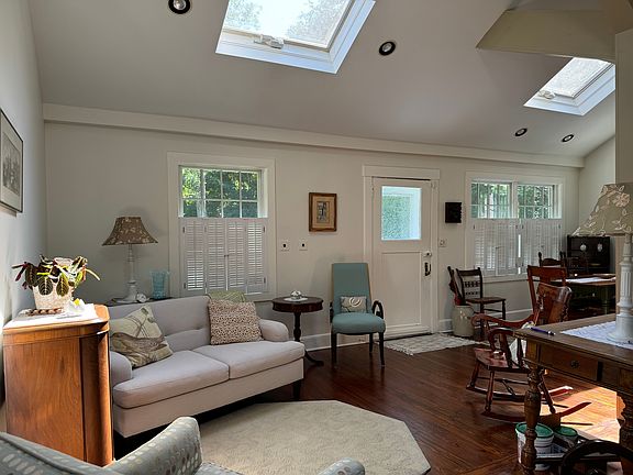 4th image of 19 Harris Ln