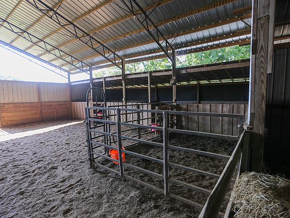 3rd image of 2800 Reed Town Rd