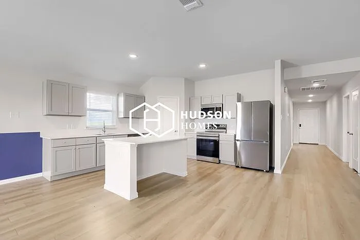 4 bed, 2.0 bath, 1763 sqft, $1,725 — Photo 3