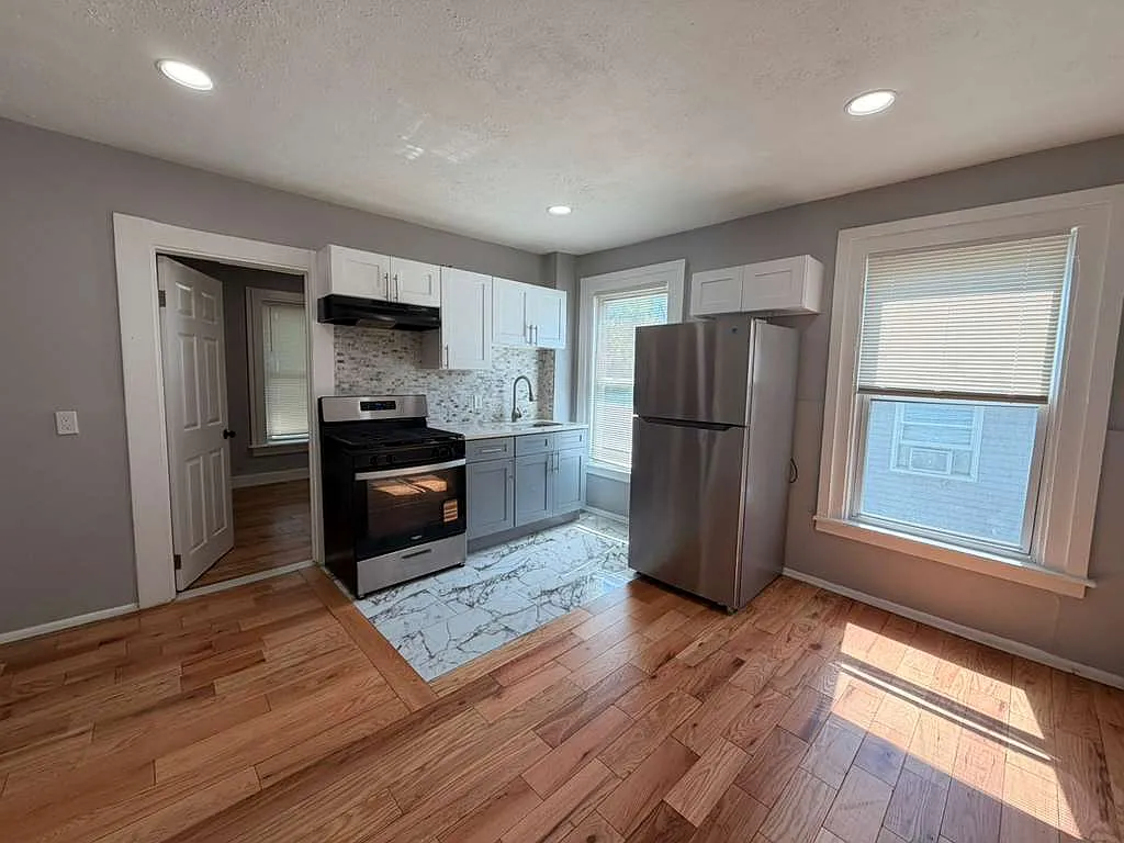 Photo 1 of 11 - 23 Hallock St #D1 - New Haven, CT Primary Photo - 23 Hallock St #D1