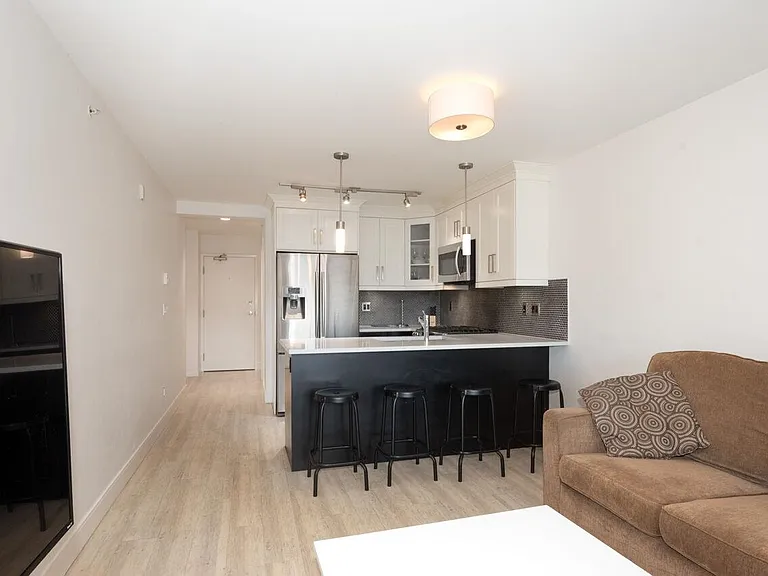 4548 Hastings St — Photo 8