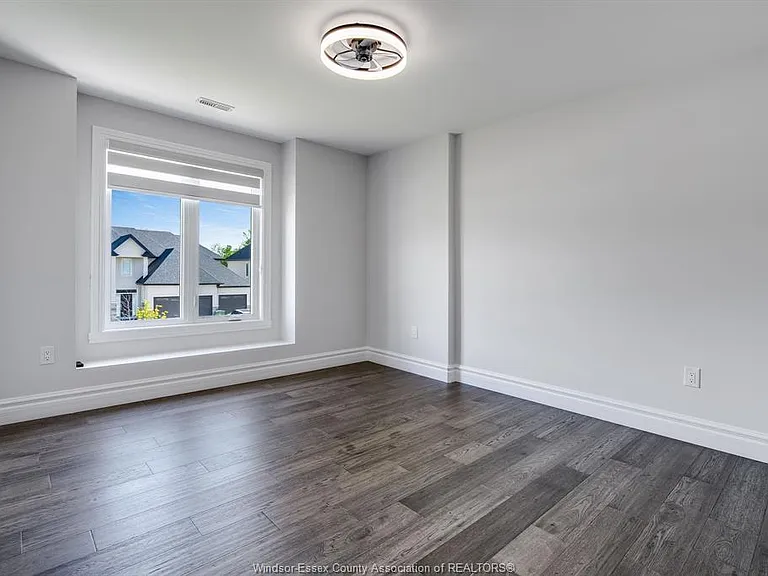 210 Cowan Ct — Photo 19