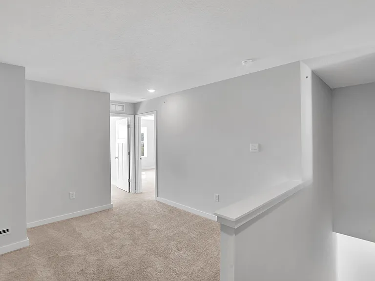 126 Scotland Ln — Photo 19