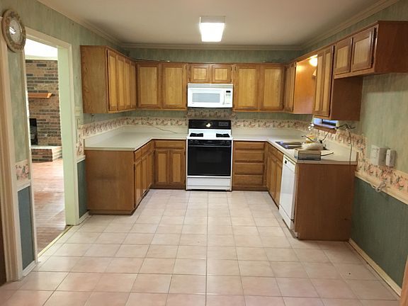 3rd image of 1208 Olmos Creek Pl