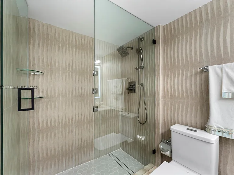 5900 Collins Ave #604 — Photo 30