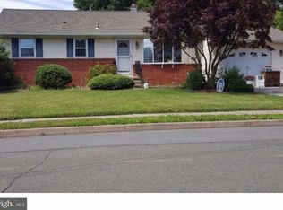 2 Twig Ln, Hamilton, NJ 08620