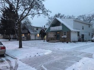 6736 W Acacia St, Milwaukee, WI 53223