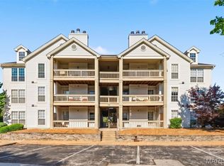 1445 Whispering Creek Dr APT J, Ballwin, MO 63021