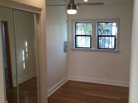 3rd image of 1118 N Westmoreland Ave #1/4