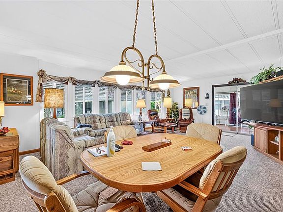 3rd image of 210 PALM MEADOWS DR