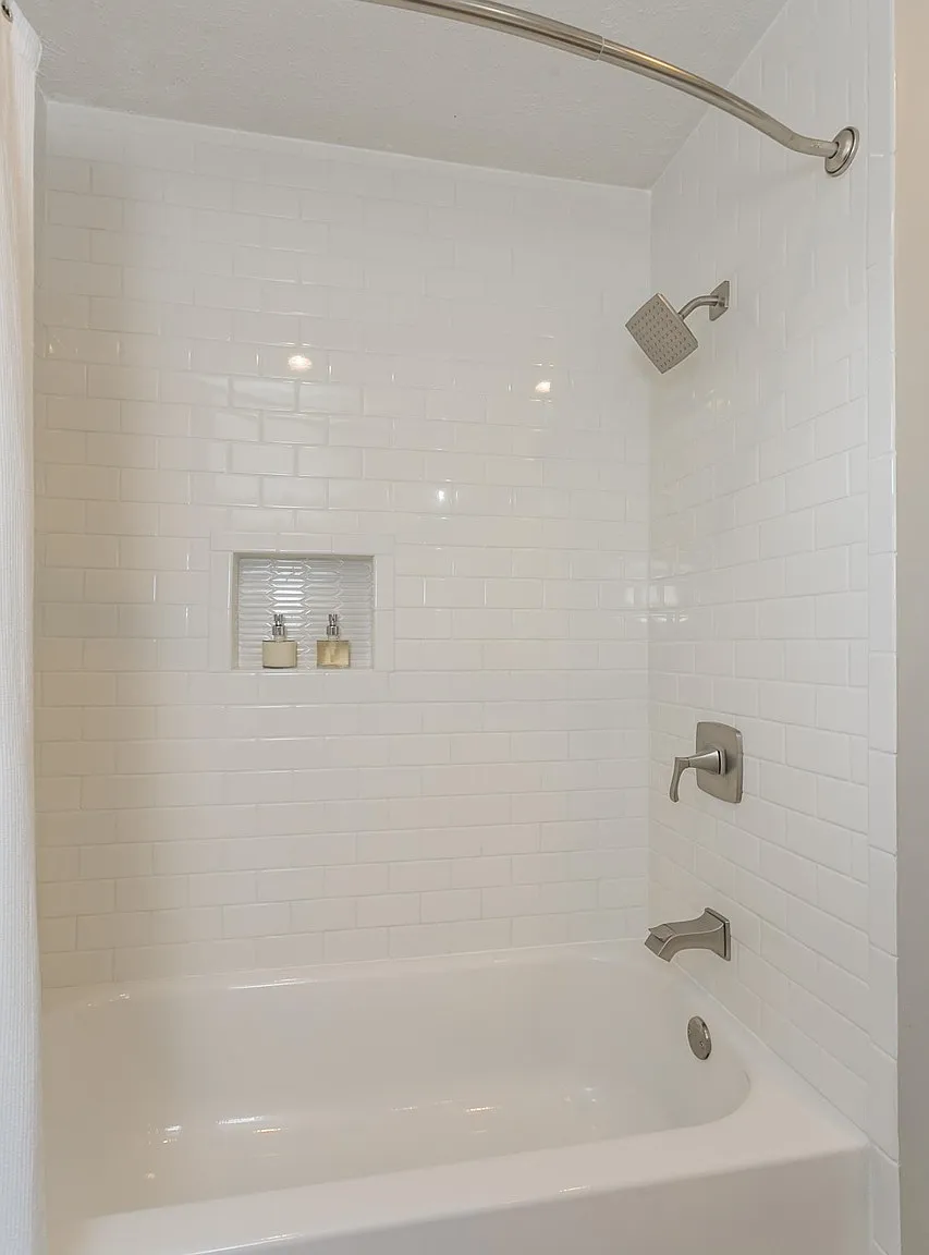 4 bed, 2136 sqft, $2,200 — Photo 4
