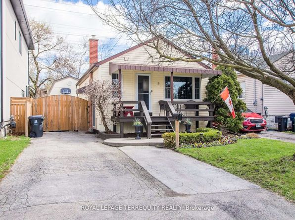 5 Acorn Ave, Toronto, ON M9B 3P7