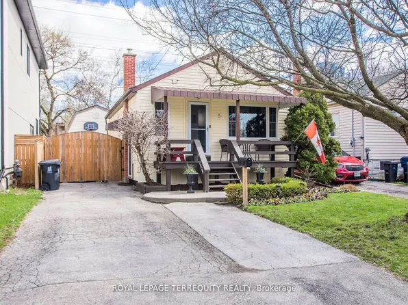 5 Acorn Ave, Toronto, ON M9B 3P7