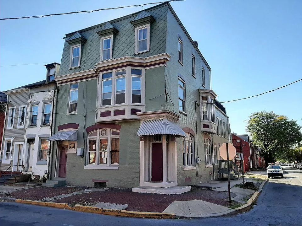1 bed, 160 sqft, $595 — Photo 1