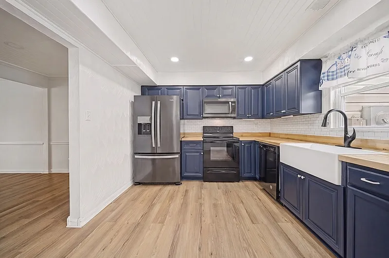 3 bed, 2.5 bath, 1386 sqft, $1,900 — Photo 1