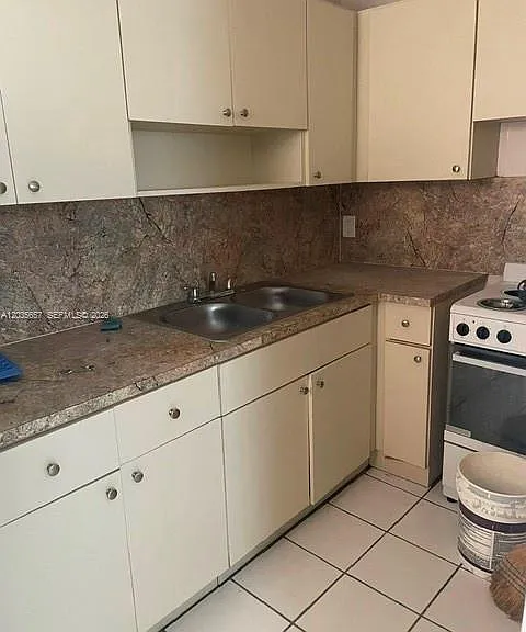 2751 NW 46th St #11 — Photo 2