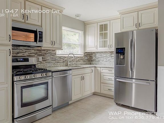 3rd image of 11947 Kentwood Dr