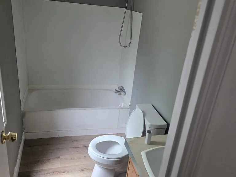 9943 Markham St — Photo 11