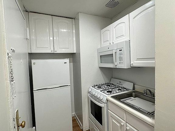 5th image of 11 E 32nd St #6V