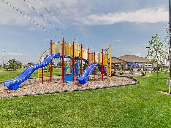3rd image of 3100 Market Ln #4022