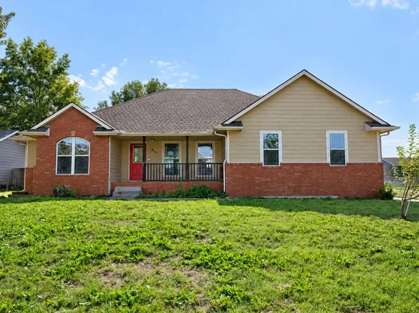 907 S James Ct, Maize, KS 67101