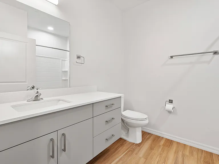 Legacy Oaks Apartment Homes — Photo 18