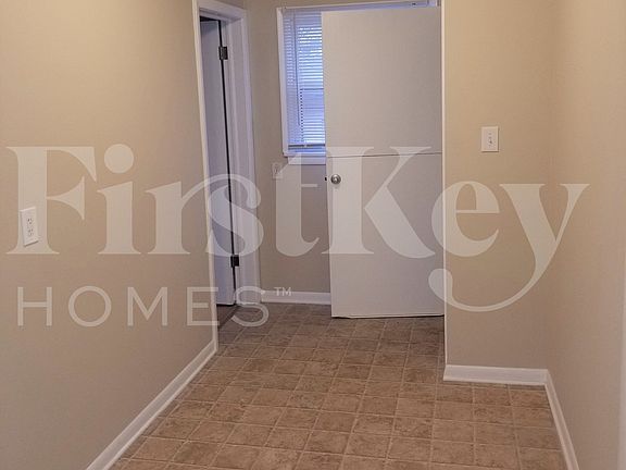 4th image of 1526 Mandel Ave