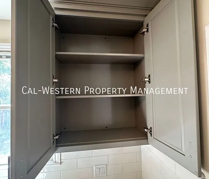 1385 Newport Ave — Photo 35