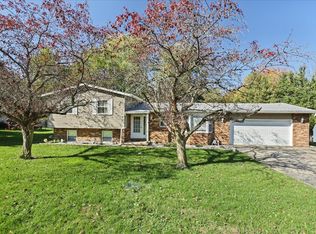 505 Dorchester Ct, Mahomet, IL 61853