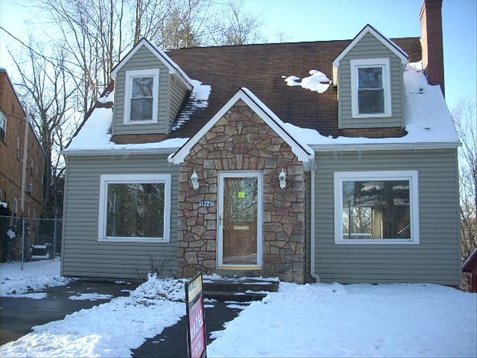 2nd image of 1325 Summit Dr